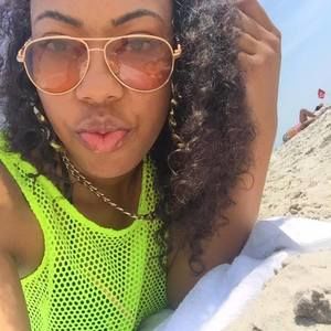 Meet your Posher, Yanique